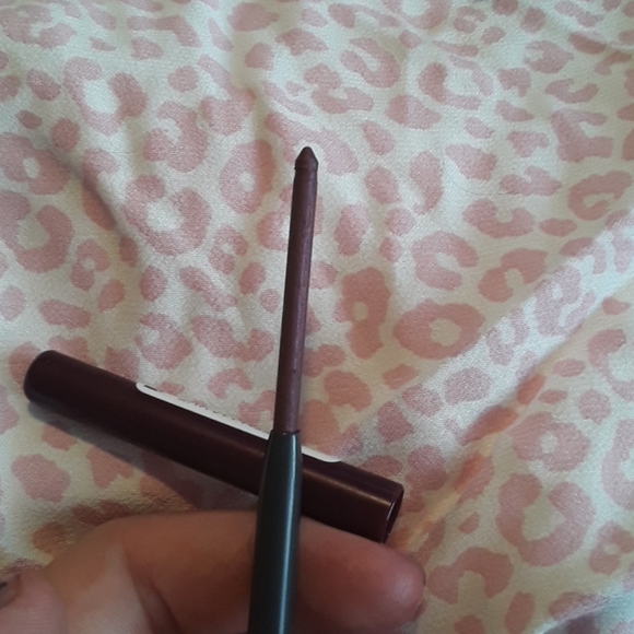 Blackish purple stick eyeliners - Picture 3 of 3